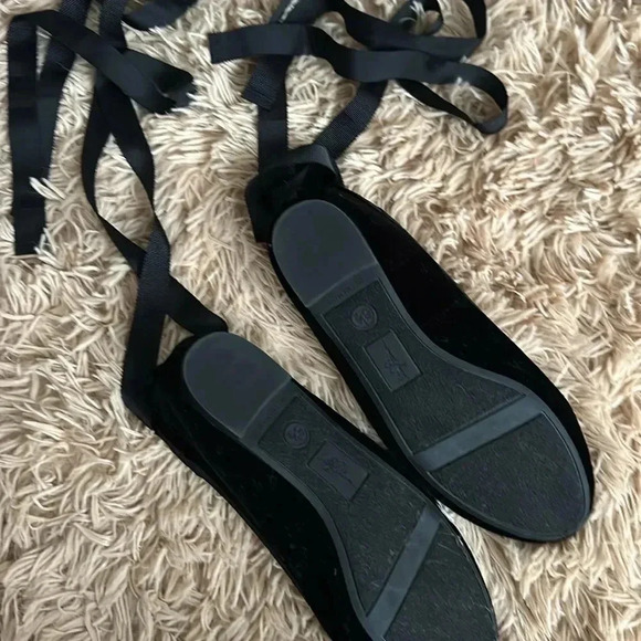 NEW LIBBY EDELMAN CLAIRE STUDDED BLACK VELVET RIBBON BALLET FLATS SHOES - Picture 3 of 6